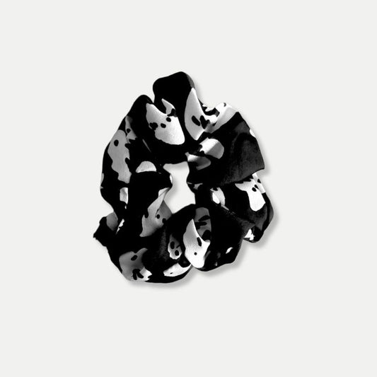 Schwarzer Scrunchie mit weissem Akzent