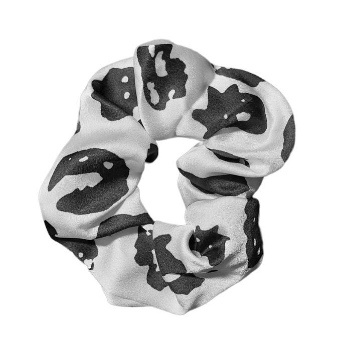 Weisser Scrunchie mit schwarzem Akzent