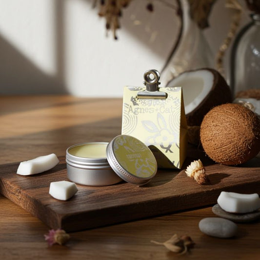 Agnes & Cat Lippenbalsam in der Sorte Kokosnuss – handgemachte Lippenpflege in Ambinte Stimmung
