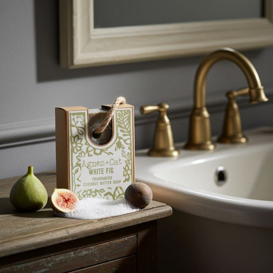 Agnes & Cat Seife an einem Seil Weiße Feige – vegane Naturseife handgemacht in Bad Ambiente