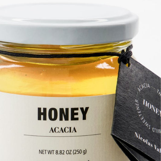 Detailansicht Honig im Glas mit Etikett von Nicolas Vahé