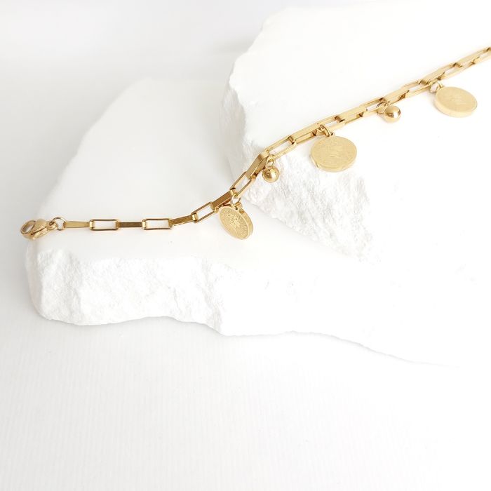 Armband Linda mit Perlen- und Münzanhängern, goldfarben