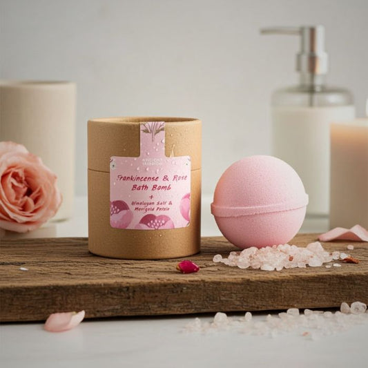 Badebomben Set mit ätherischen Ölen, Badesalz und rosa getrockneten Blüten - Bad Ambiente