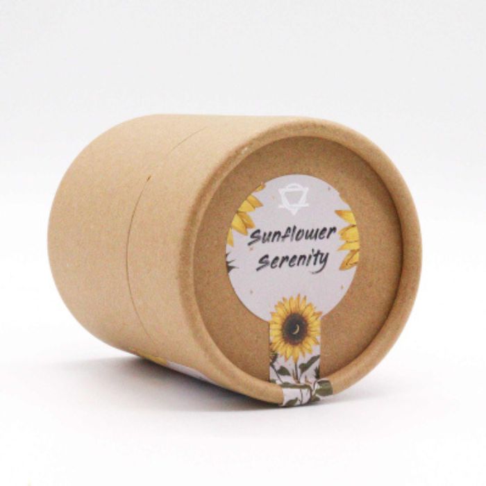 Badebombe mit Sonnenblumenöl, Badesalz und getrockneten Sonnenblumenblüten