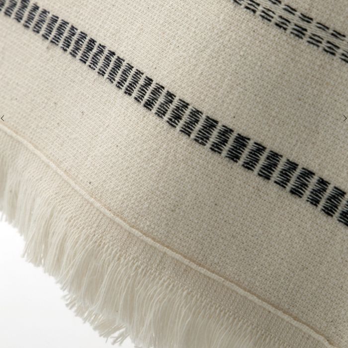 Stilvolle Handtücher mit Hammam-Fransen in Off-White, Schwarz und Beige von Meraki