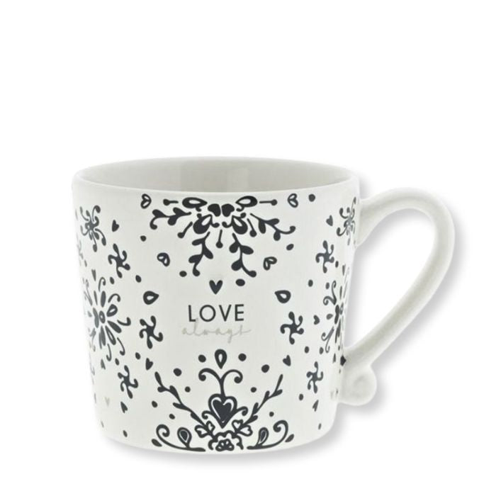 Bastion Collections Steinzeug Tasse Love always in Weiss mit schwarzer Schrift – Vorderansicht