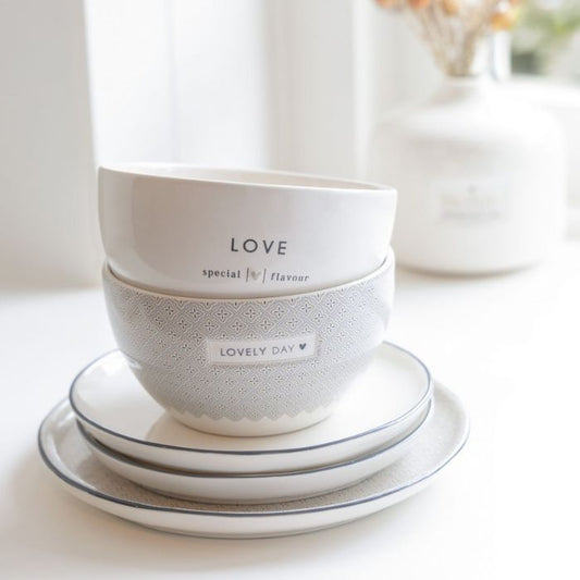Bastion Collections Schüssel Weiss dekorativ mit „Love Special Flavour“ auf Tisch