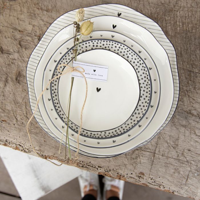 Detailansicht Bastion Collections Kuchenteller Weiss mit schwarzen Punkten