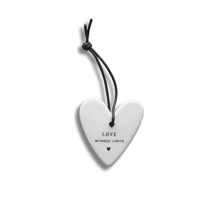 Bastion Collections Keramikdekoration „love without limits“ weiss glänzend mit Band zum Aufhängen