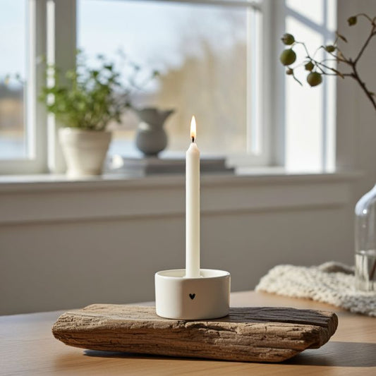 Bastion Collections Kerzenhalter Rund Weiss mit Herz dekorativ auf Tisch