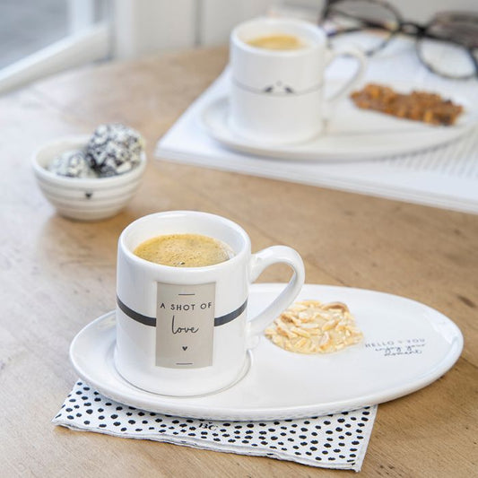 Servietten Weiss „Dots Smile“ von Bastion Collections auf gedecktem Tisch