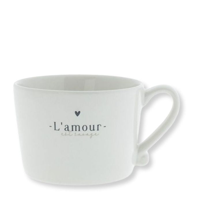 Bastion Collections Keramik Tasse L’amour est savage in Weiss mit schwarzer Schrift Vorderansicht