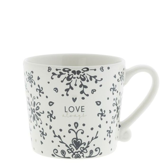 Bastion Collections Tasse Love always in Weiss mit schwarzer Schrift – Vorderansicht