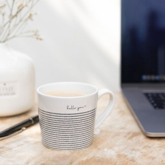 Bastion Collections Detailansicht der Tasse Stripes Hello You aus Steinzeug