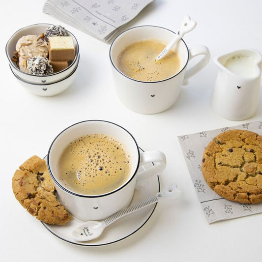 Bastion Collections Tasse Weiss mit schwarzem Rand und Herz dekorativ auf Tisch