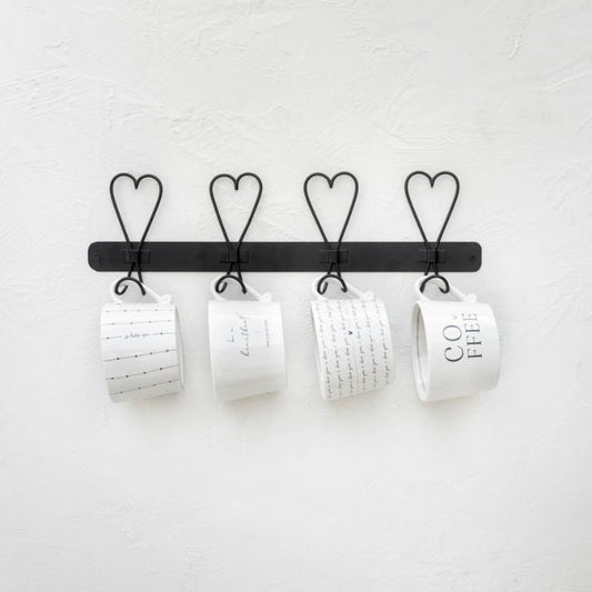 Bastion Collections Tasse Weiss dekorativ mit Herz-Girlanden in Szene gesetzt