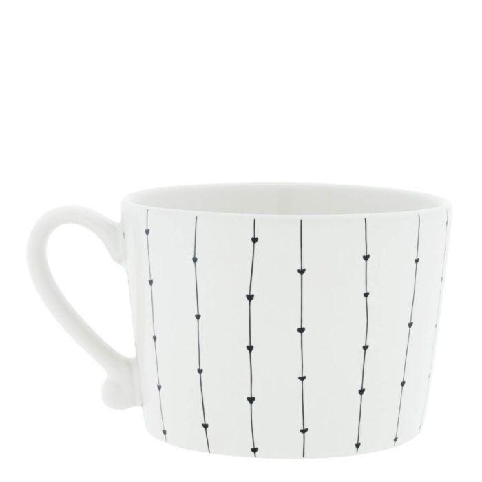 Detailansicht Bastion Collections Tasse Weiss mit „Hello You“ und Herz-Girlanden