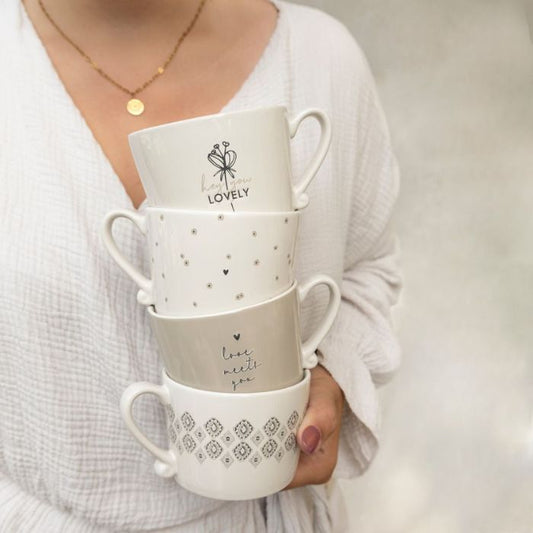 Bastion Collections Detailansicht der Tasse Hey you lovely aus Steinzeug
