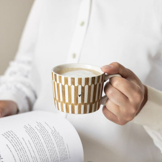 Bastion Collections kleine Tasse Weiss „Stack the Stripes“ dekorativ mit Kaffee