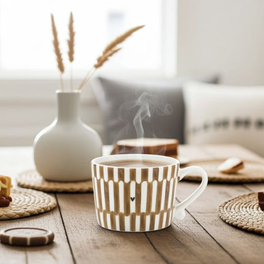 Bastion Collections kleine Tasse Weiss „Stack the Stripes“ dekorativ mit Kaffee und Ambiente