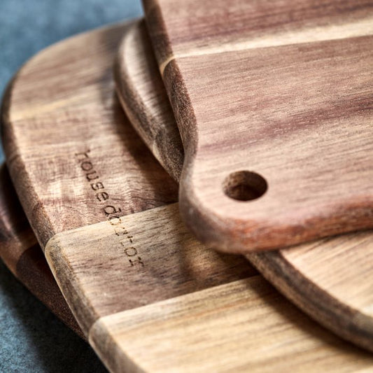 House Doctor - Detailaufnahme der natürlichen Holzmaserung der Eya-Bretter