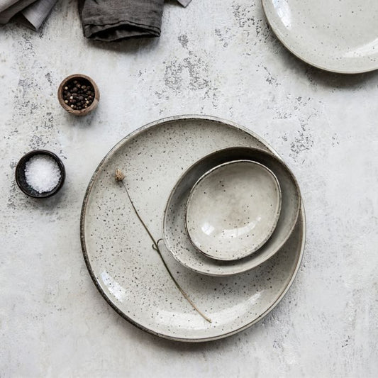 House Doctor - Nahaufnahme der Steingut-Oberfläche der Schüssel Lake in Grau