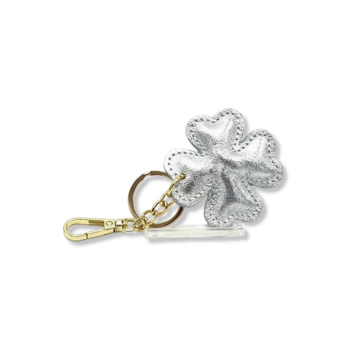 Leder-Schlüsselanhänger Glücksklee aus Italien in Silber mit goldfarbenem Schlüsselring
