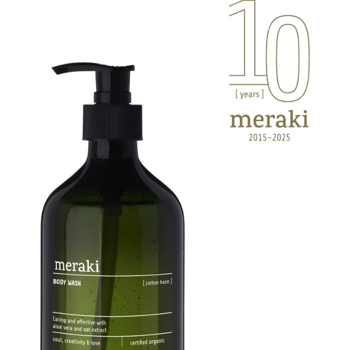 Sanfte Reinigung mit Meraki Body Wash Cotton Haze unter der Dusche