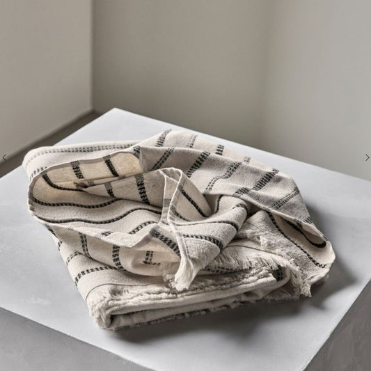 Stilvolles Badetuch in creme und schwarz mit hochwertiger Baumwollmischung von Meraki