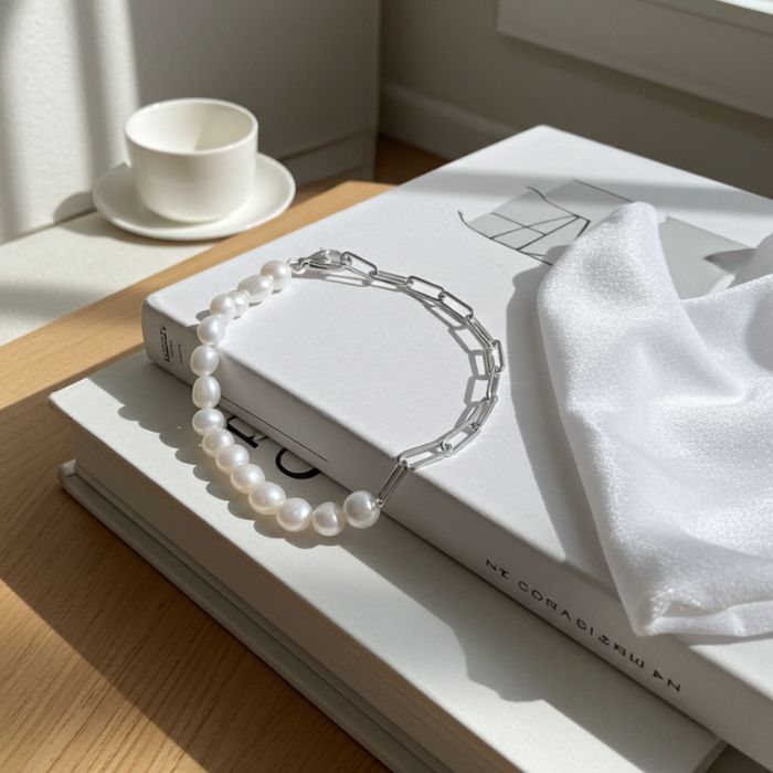 Perlen Armband Messina - 925er Sterling Silber mit Perlen Iin Ambiente