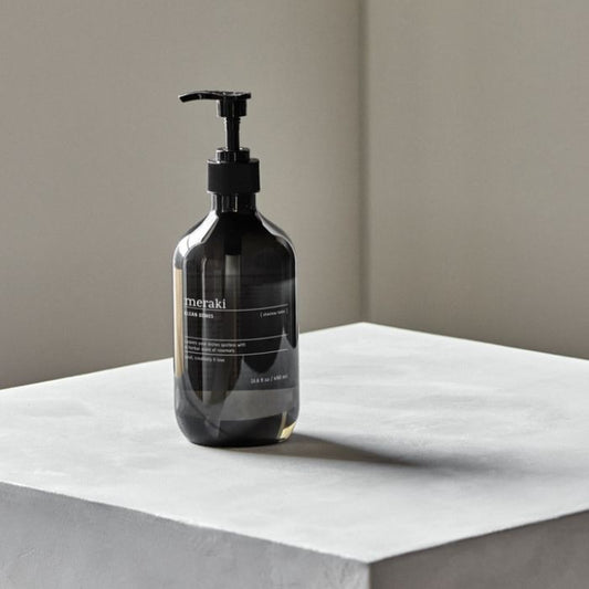 Meraki - Spülmittel mit Kräuterduft und Mandarine – Detailansicht Flasche