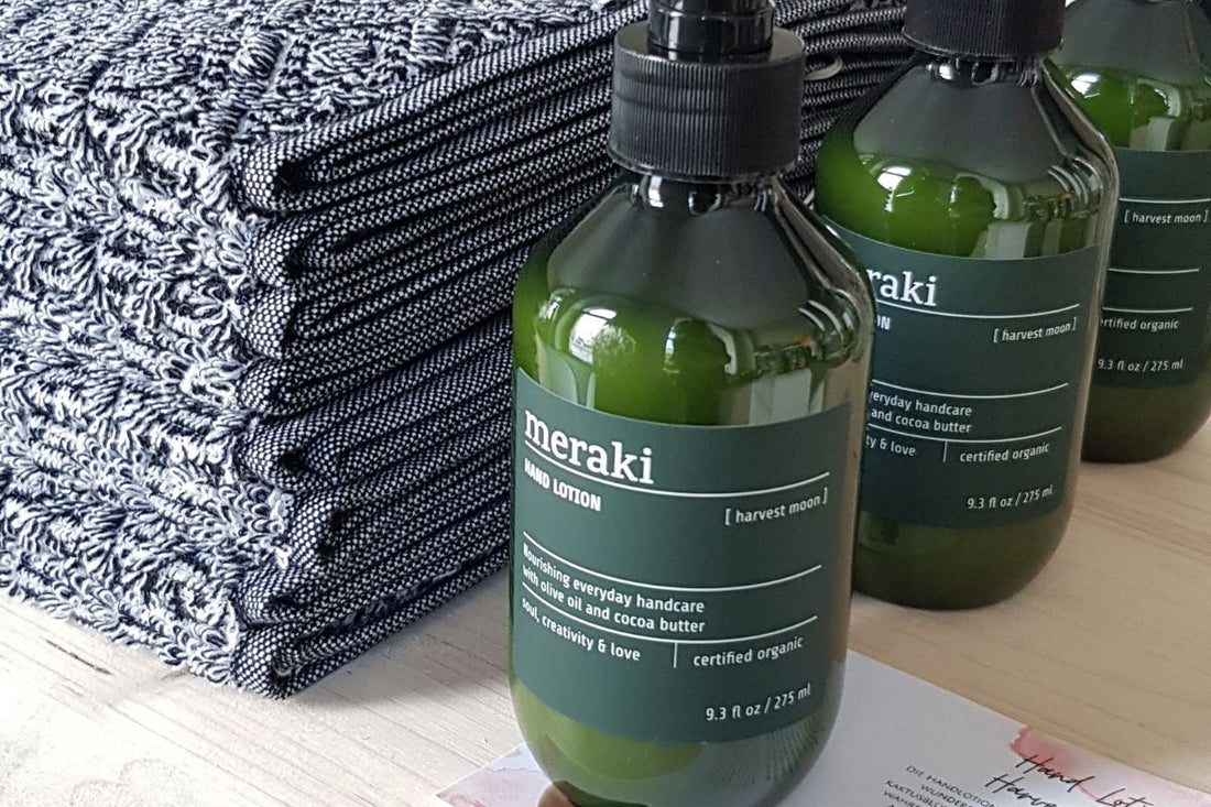  Meraki Pflegeprodukte in natürlichem skandinavischem Badezimmerstil