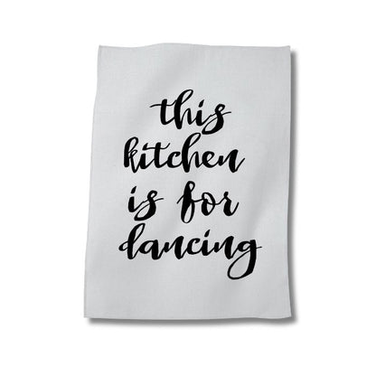 Weißes Geschirr Tuch mit dem Spruch "This kitchen is for dancing" in Siebdruck