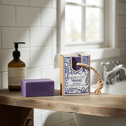 Agnes & Cat Seife an einem Seil Provence – vegane Naturseife handgemacht in Bad Ambiente 