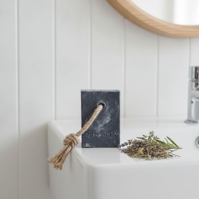 Agnes & Cat Seife an einem Seil Provence – vegane Naturseife handgemacht in Bad Ambiente 