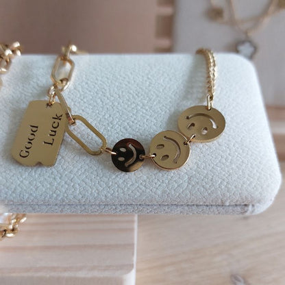 Vergoldetes Armband mit „Good Luck“-Anhänger aus Edelstahl