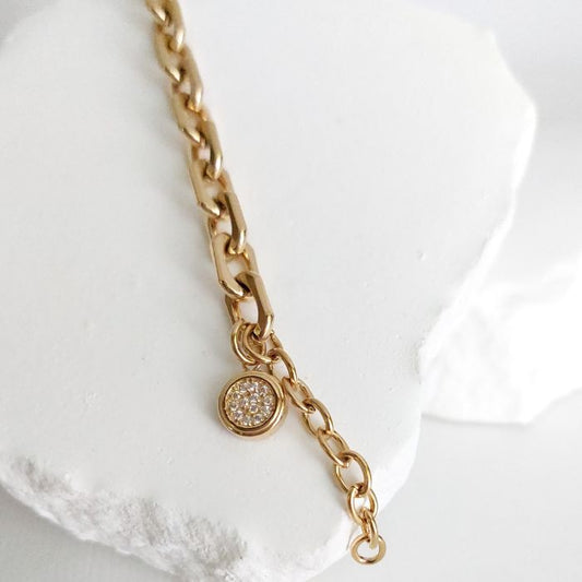 Detailaufnahme vom Armband Luzia mit Zirkonia