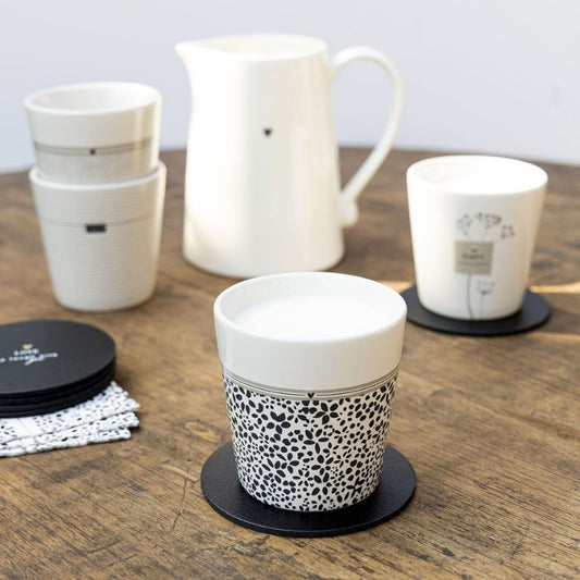 Bastion Collections Becher Inspire dream & create dekoriert auf einem gedeckten Tisch