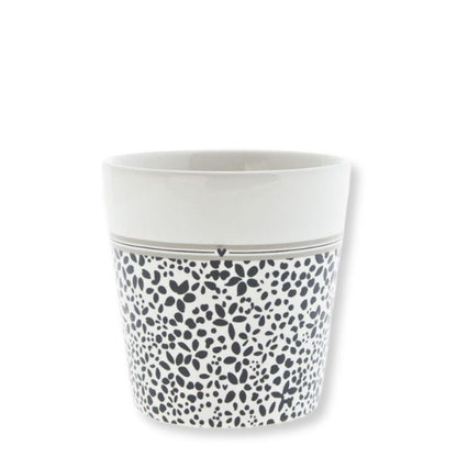 Bastion Collections Keramik Becher Wild Flower in Weiss mit schwarzem Blumenmuster – Vorderansicht