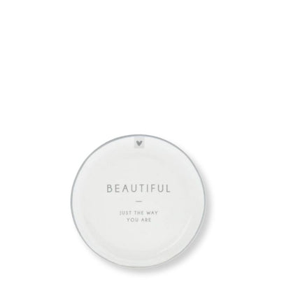 Bastion Collections Steinzeug Beistellteller Weiss mit Schriftzug „Beautiful just the way you are“ – Vorderansicht