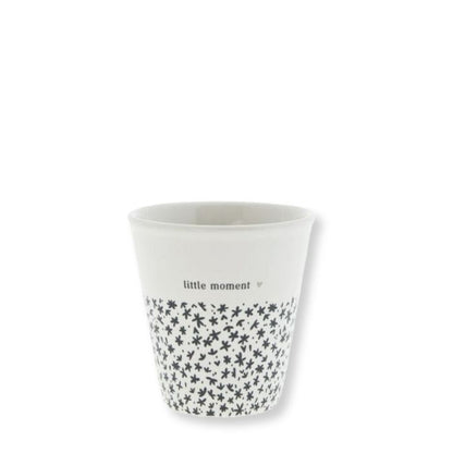 Bastion Collections Keramik Espresso-Becher Paperlook White Little Mo weiss mit feinem schwarzem Muster – Vorderansicht