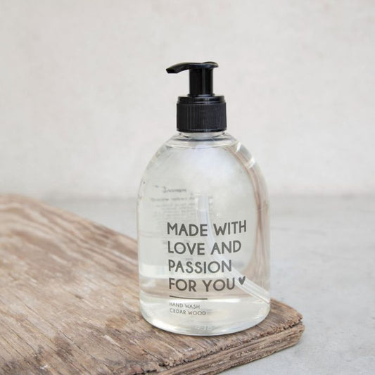Bastion Collections Handseife Cedar Wood - Ambiente Bild