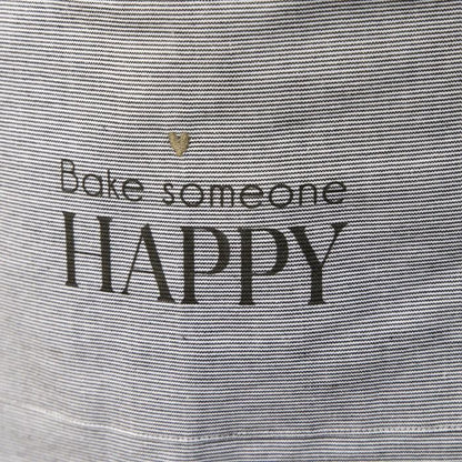 Bastion Collections Detailansicht der Schürze Bake someone happy