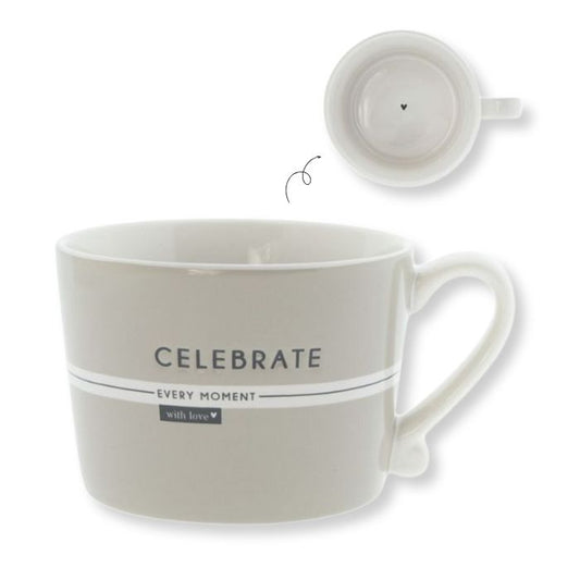 Bastion Collections Keramik Tasse Celebrate every moment beige mit schwarzem Schriftzug - Vorderansicht