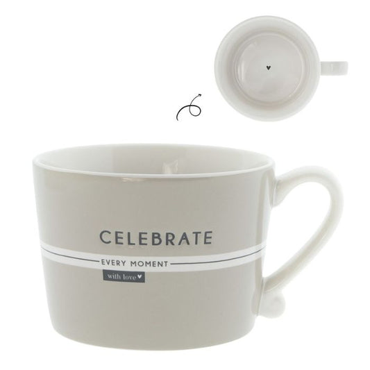 Bastion Collections Tasse Celebrate every moment beige mit schwarzem Schriftzug – Vorderansicht