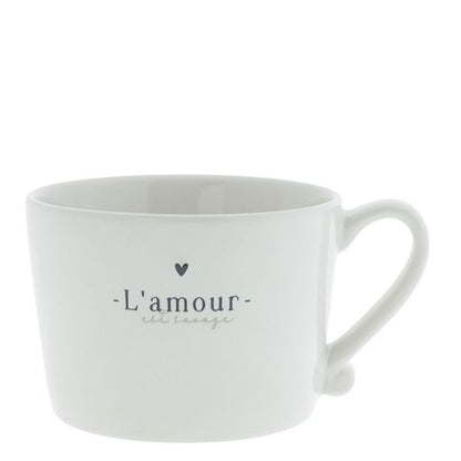 Bastion Collections Tasse L’amour est savage in Weiss mit schwarzer Schrift – Vorderansicht