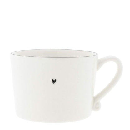 Bastion Collections Tasse Weiss mit schwarzem Rand und Herz – Vorderansicht