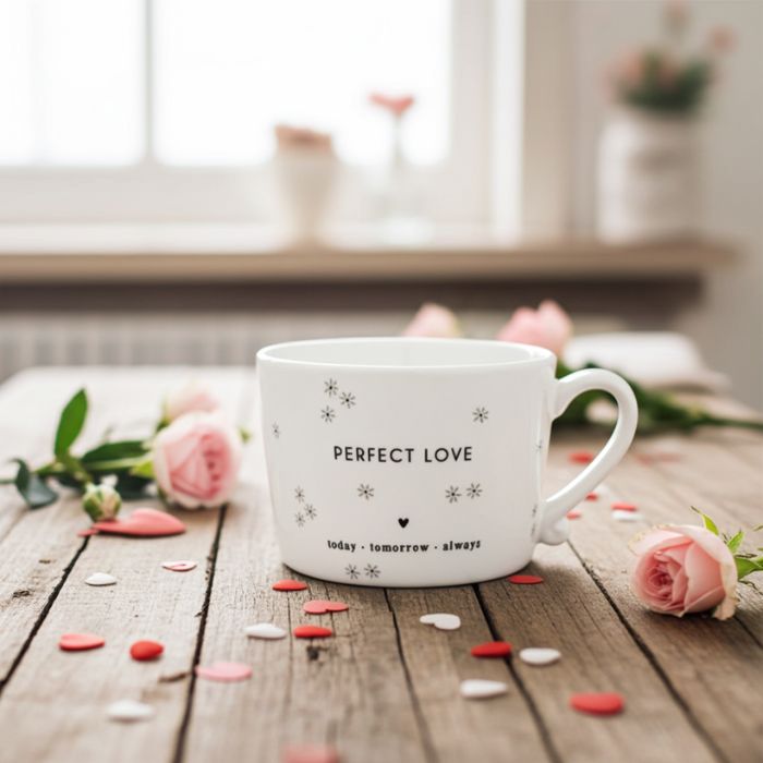 Bastion Collections Tasse Weiss mit „Perfect Love“ – Abiente Szene