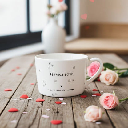 Bastion Collections Tasse Weiss mit „Perfect Love“ – Abiente Szene