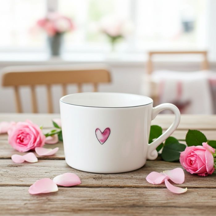 Bastion Collections Tasse Weiss mit rosa Herz dekorativ in Szene gesetzt - perfekt zum Valentinstag oder als Geschenk für einen Herzmensch